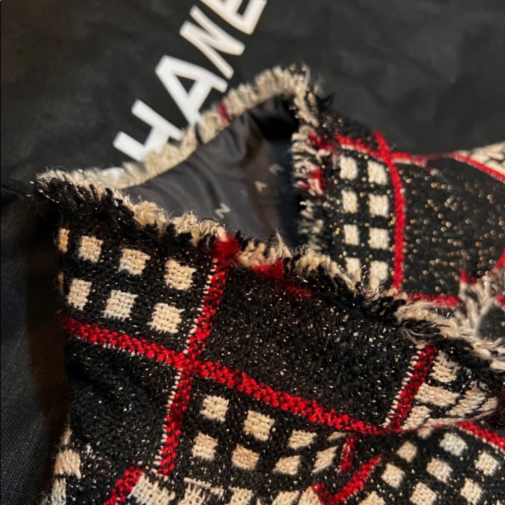 Chanel jacket - Picture 5 of 9